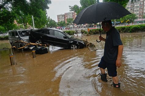 北京 淹水|北京遭暴雨和洪水袭击，至少11人死亡